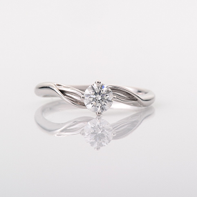 エレガントな婚約指輪